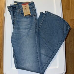NWT Levi Flare Jeans